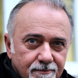 Giorgio Faletti 飾演 Prof. Martinelli