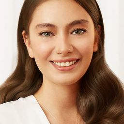 Neslihan Atagül 飾演 Dilara / Handan