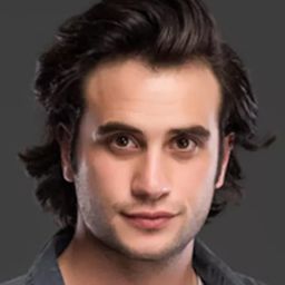 Kaan Sevi 飾演 Samet 'Samper' Yildirim