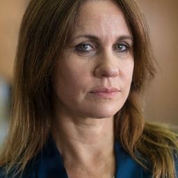 南西·杜普拉 飾演 Eva