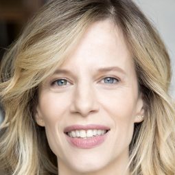 Sonia Bergamasco - 爸媽又戀嚟演員 飾演Luce