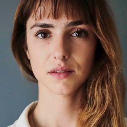 Maria Leite 飾演 Empregada Cardoso 1