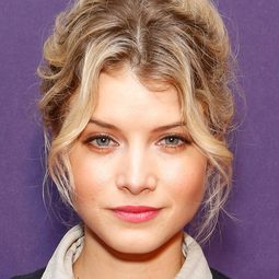 Sarah Jones 飾演 Penny