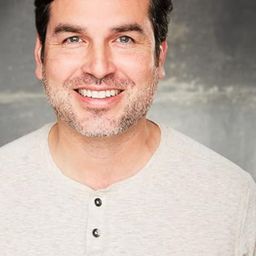 Fabian Jaime 飾演 Paul