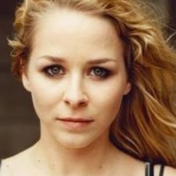 Jasmin Schwiers 飾演 Sabine Niedrig