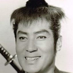 大友柳太朗 - 源九郎義経演員 飾演