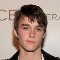 米丘·霍普 飾演 Ben (voice)