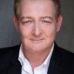 卡麥隆·羅德斯 飾演 Minister of Transportation