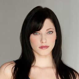 Katie Strain 飾演 Leeann Hart