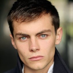 佛萊迪·卡特 飾演 Pin