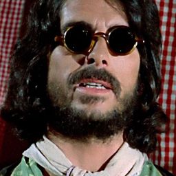 Francisco Nieto 飾演 Emigrante (as Paco Nieto)