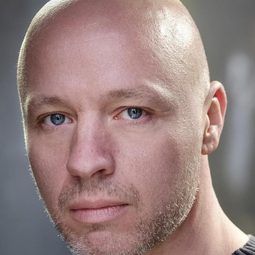Ken Christiansen 飾演 Michael