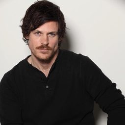 Brendan McCarthy 飾演 Anton 2