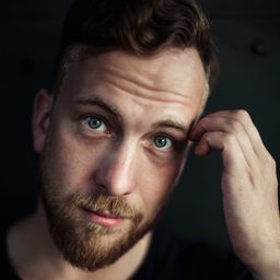 Johann-Christof Laubisch 飾演 Young Hate