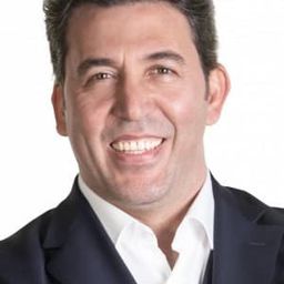 埃姆雷·庫奈 飾演 Fevzi