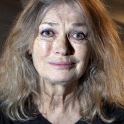 Kari Onstad Winge 飾演 Tante Astrid