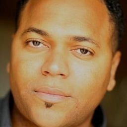 Kurt Deville 飾演 Thomas Mallen