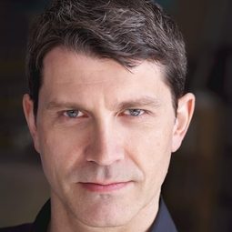 保羅·艾森布雷 - Love in Design演員 飾演Wally