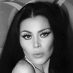 蘿西·曼多薩 飾演 