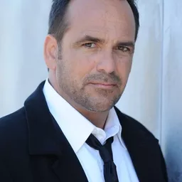 勞勃·魯斯勒 - Concrete Kids演員 飾演Jerry