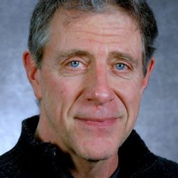 Keith Langsdale - 妙聽聞演員 飾演Male Doctor