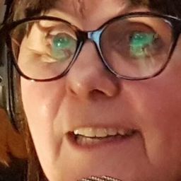 Johanne Garneau - 麥特與麥斯演員 飾演Neighbor on Balcony