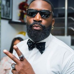 Eso Dike Okolocha 飾演 