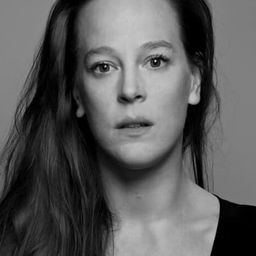 Bobbi Jene Smith 飾演 Eden (woman)