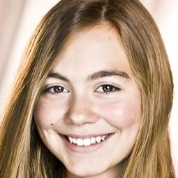 Helen Colliander 飾演 Mary Ann