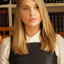 Alexis Linkletter - 殺戮房演員 飾演Podcast Host (voice)