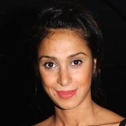 Meral Tasbas 飾演 Self