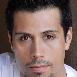 Matt Medrano - 滅我者演員 飾演DOJ Marshal Franks