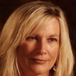 Rebecca Wood - 野蠻女王 2演員 飾演Zarla