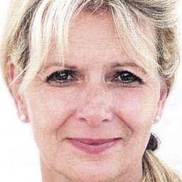 Maud Ackermann 飾演 Tjum's mother (voice)