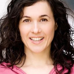 Eva Maria Neubauer 飾演 Geherin