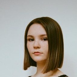 Kelsey Rose Healey - 單車上的夏天演員 飾演Valerie