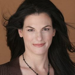 Rebecca Whitman - 三傻鬧地球演員 飾演Mrs. Winter (voice)