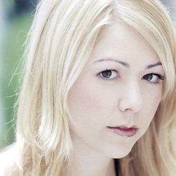 Jamielyn Lippman 飾演 Dairy Girl