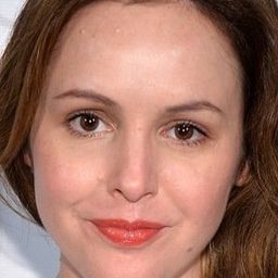 Michelle Morgan 飾演 Maria