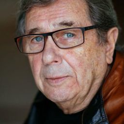 亞奴斯·嘉喬斯 飾演 Marek Kotański