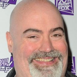 Kyle Hebert 飾演 Mark Matthews (voice)