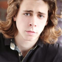 薩謬爾·高提耶 飾演 Frank