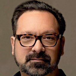 占士·曼高 - 盧根導演