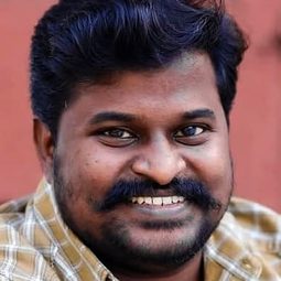 Ravi Teja Nannimala 飾演 Dharani's Friend