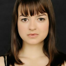 Michelle Barthel 飾演 Luisa