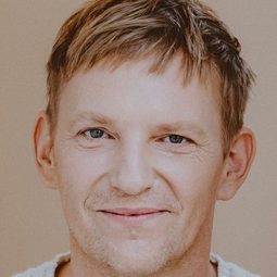 Christoph Glaubacker 飾演 