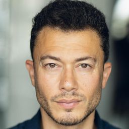 Arkie Reece 飾演 Doku