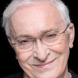 Michał Grudziński 飾演 Ezechiel