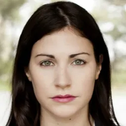 諾兒·埃爾拉菲 飾演 Rita