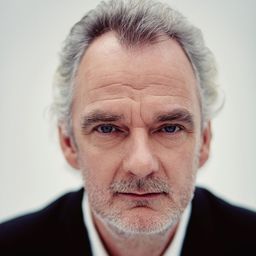 史特凡·德瓦勒 飾演 Kees Bakels